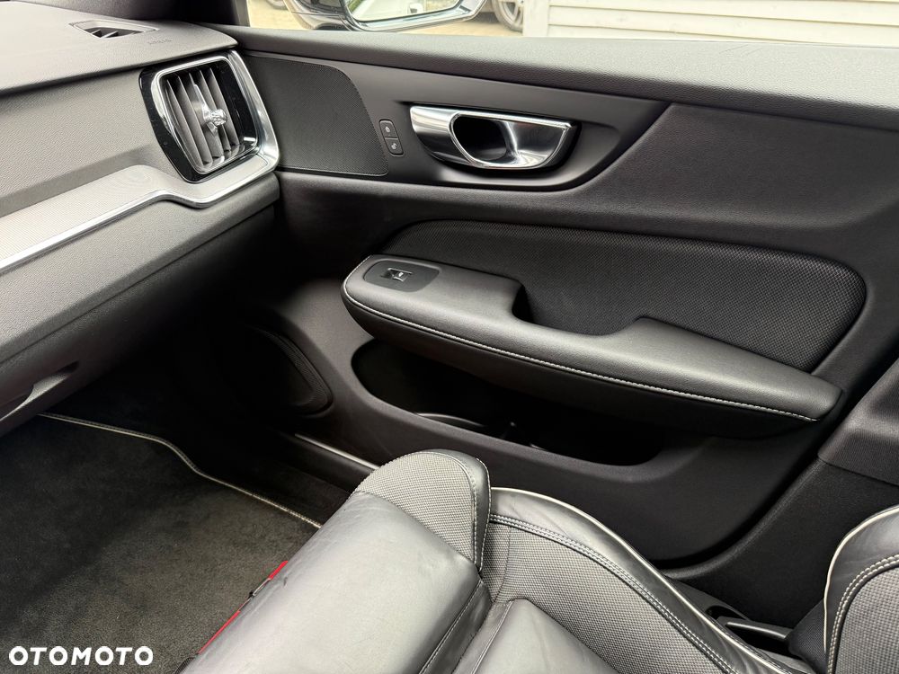 Volvo V60 D3 Drive-E R-Design Momentum - 31