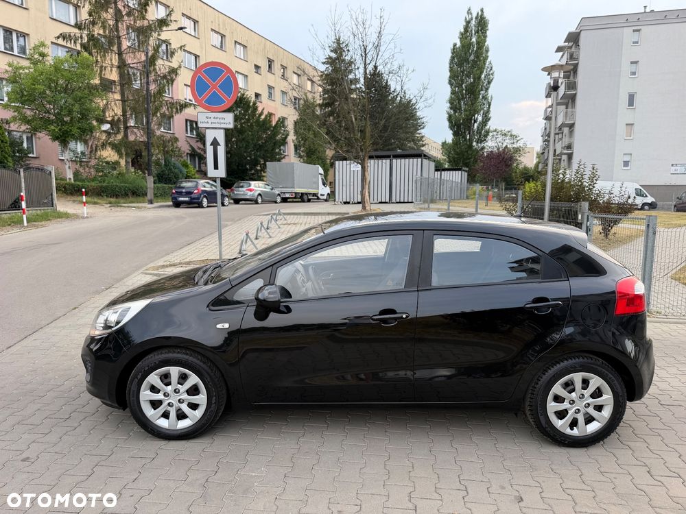 Kia Rio 1.2 Fifa World Cup Edition - 4