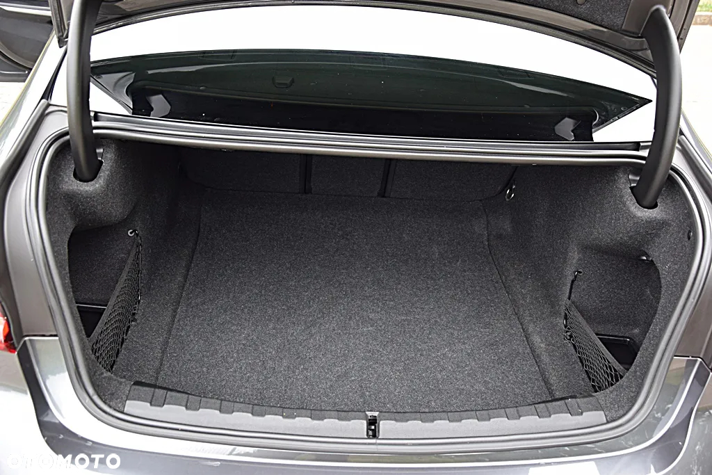 BMW Seria 3 318d M Sport - 29