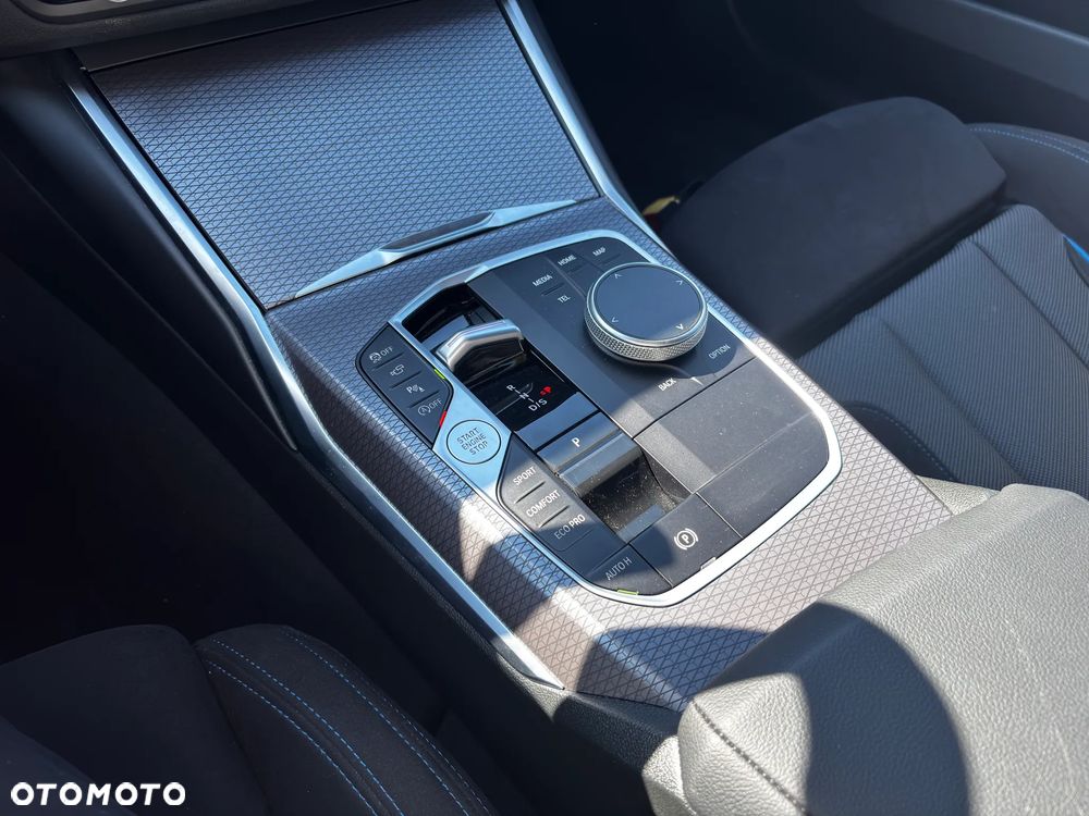 BMW Seria 3 330i xDrive M Sport - 12