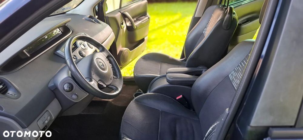 Renault Scenic 2.0 16V Emotion - 15