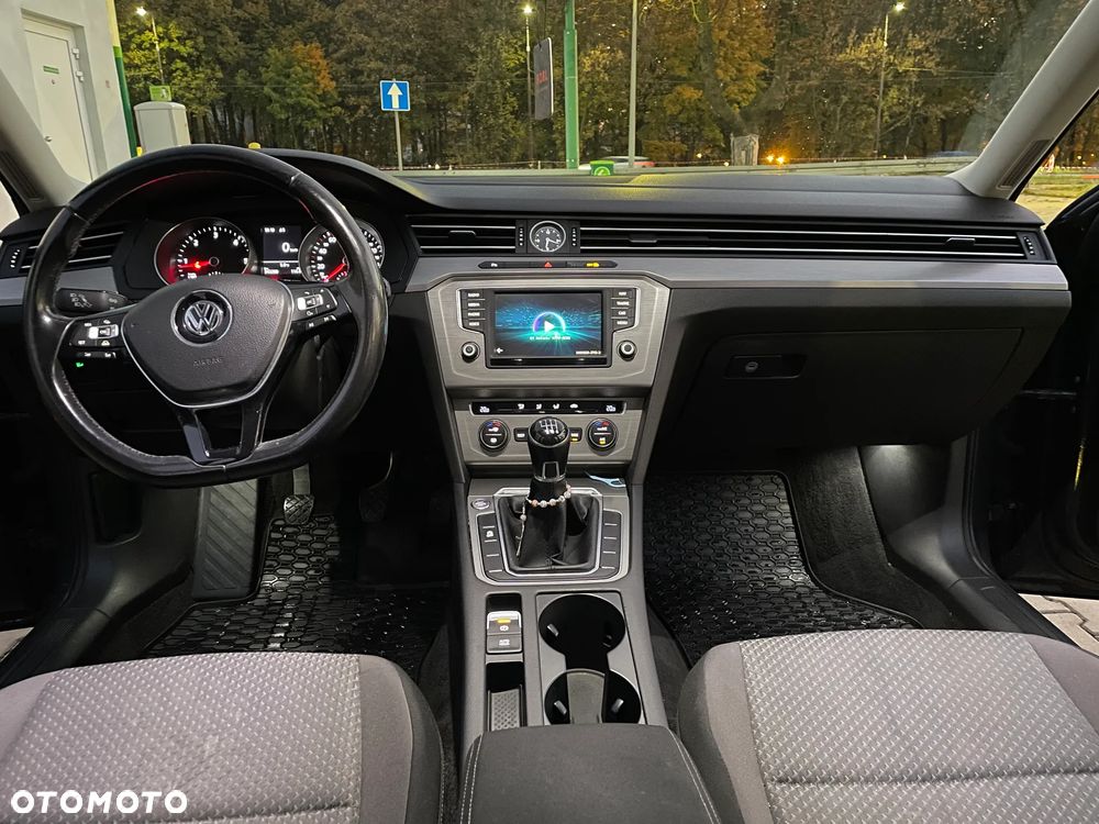 Volkswagen Passat 1.6 TDI BMT Trendline - 23