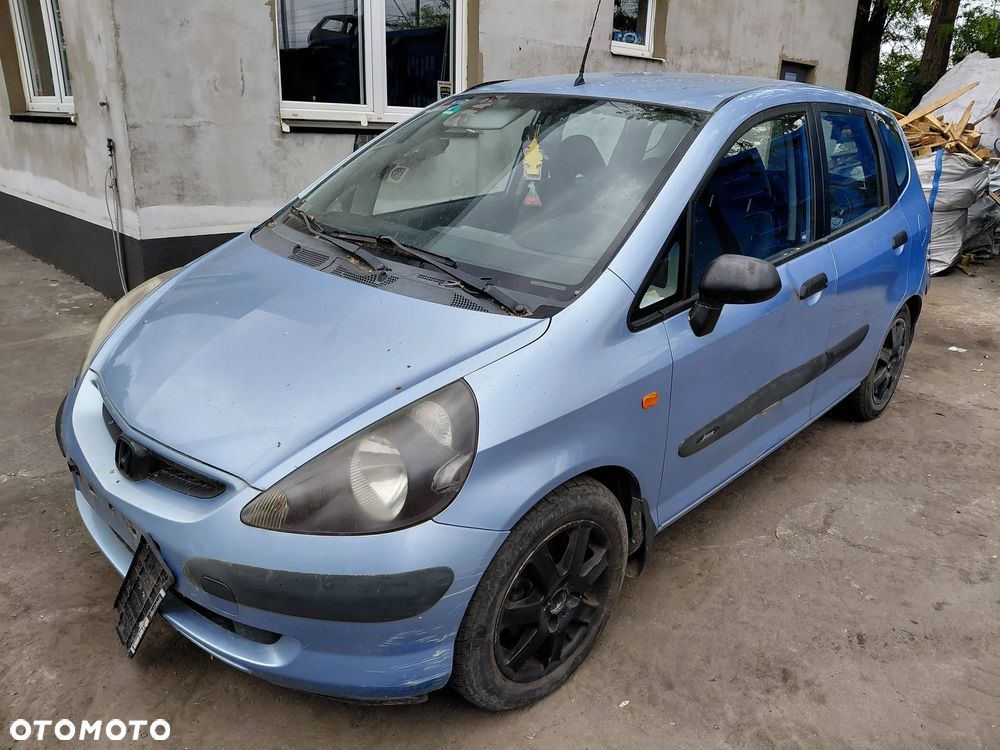 Na części: Honda Jazz  Rok 2002 Pojemność 1339 Moc 61 kw Benzyna - 3