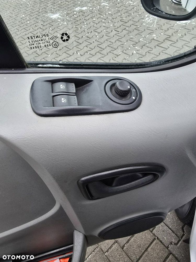 Renault Trafic - 23