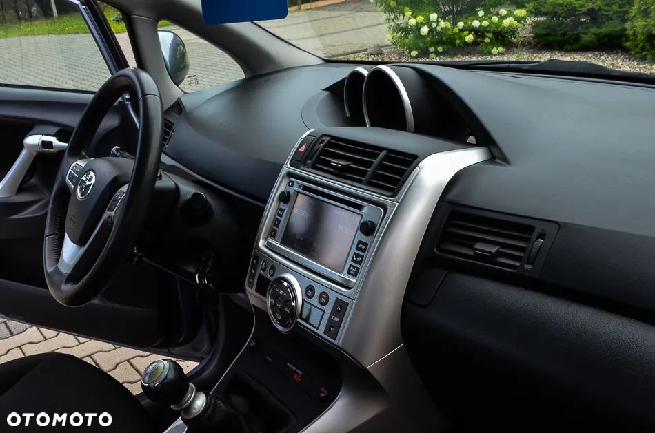 Toyota Verso 1.6 Premium 7os - 35