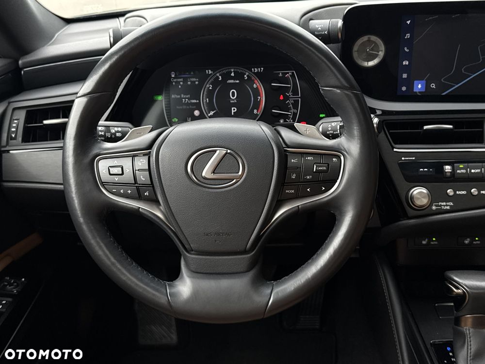 Lexus ES 300h Business Edition - 18