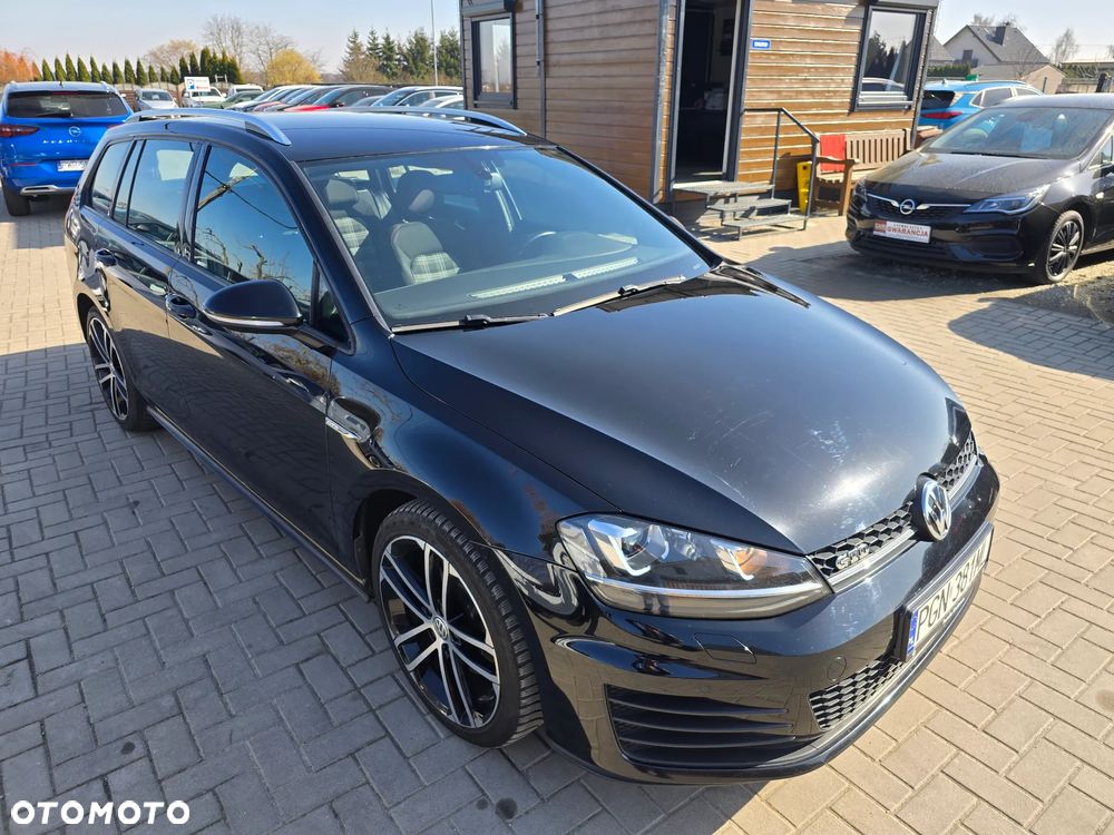 Volkswagen Golf - 2