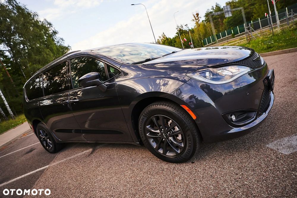 Chrysler Pacifica - 27