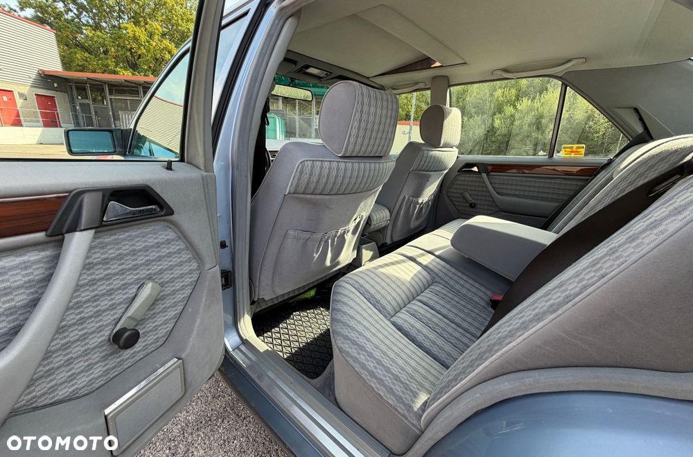 Mercedes-Benz W124 (1984-1993) - 39