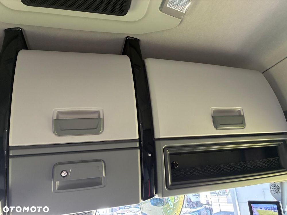 Renault T480 HIGH SLEEPER CAB - 23