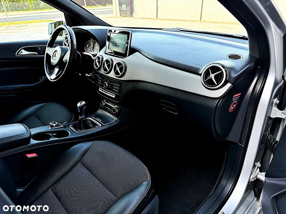 Mercedes-Benz Klasa B 180 AMG Line - 19
