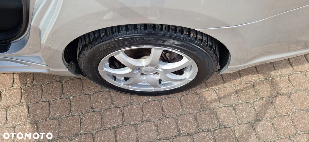 Toyota Avensis 2.2 D-4D Comfort - 16