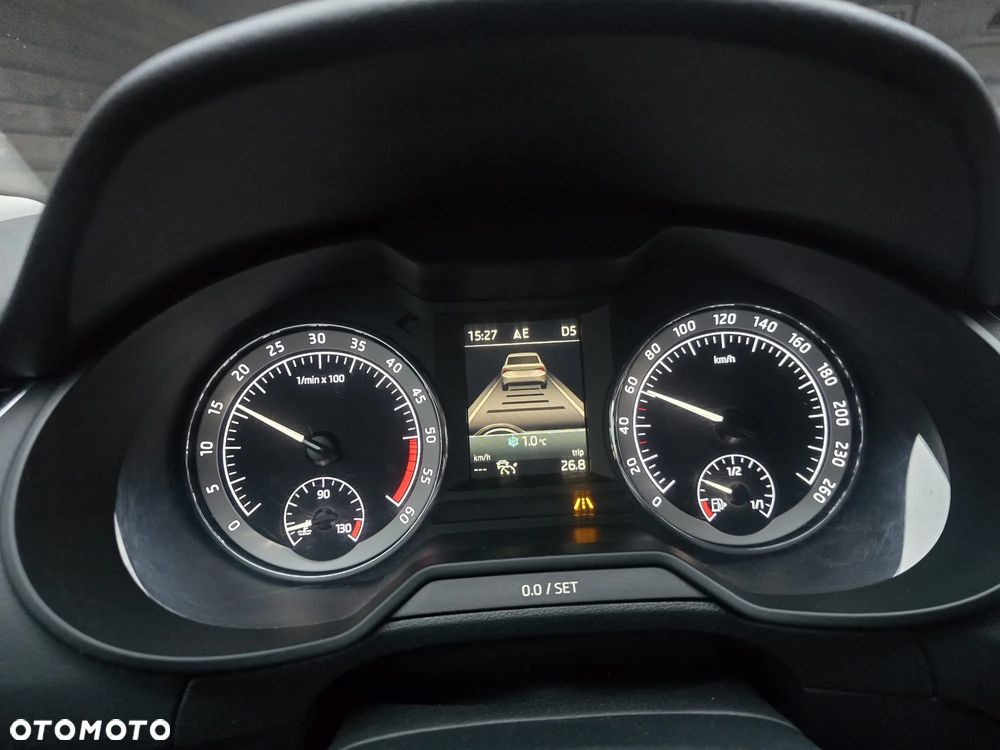 Skoda Octavia 1.6 TDI DSG Style - 2