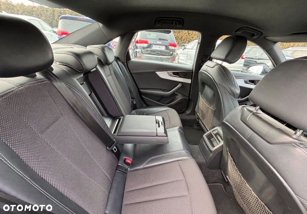 Audi A4 Limousine - 16