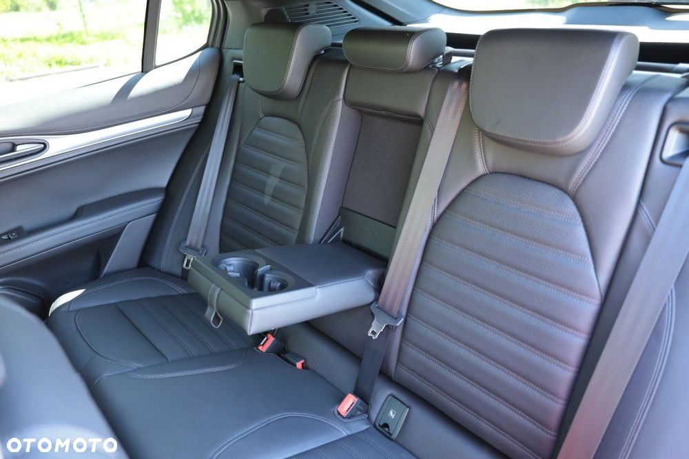 Alfa Romeo Stelvio - 12