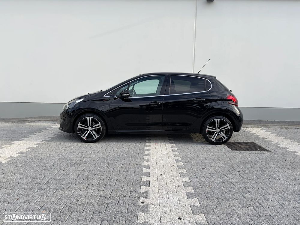 Peugeot 208 - 8