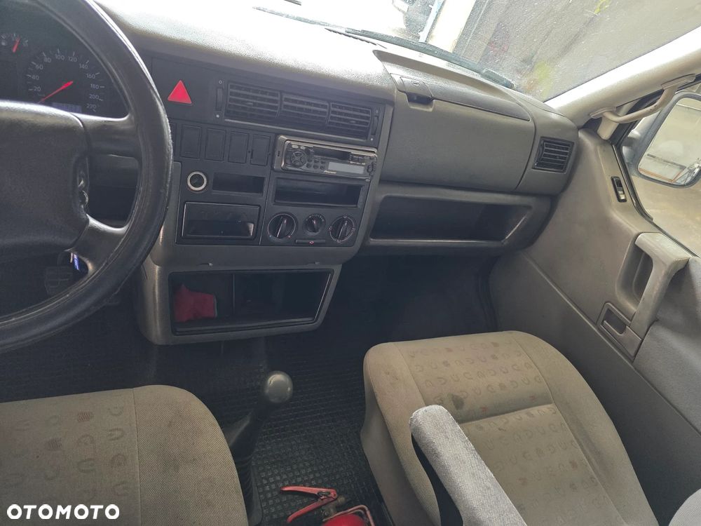 Volkswagen Transporter - 9