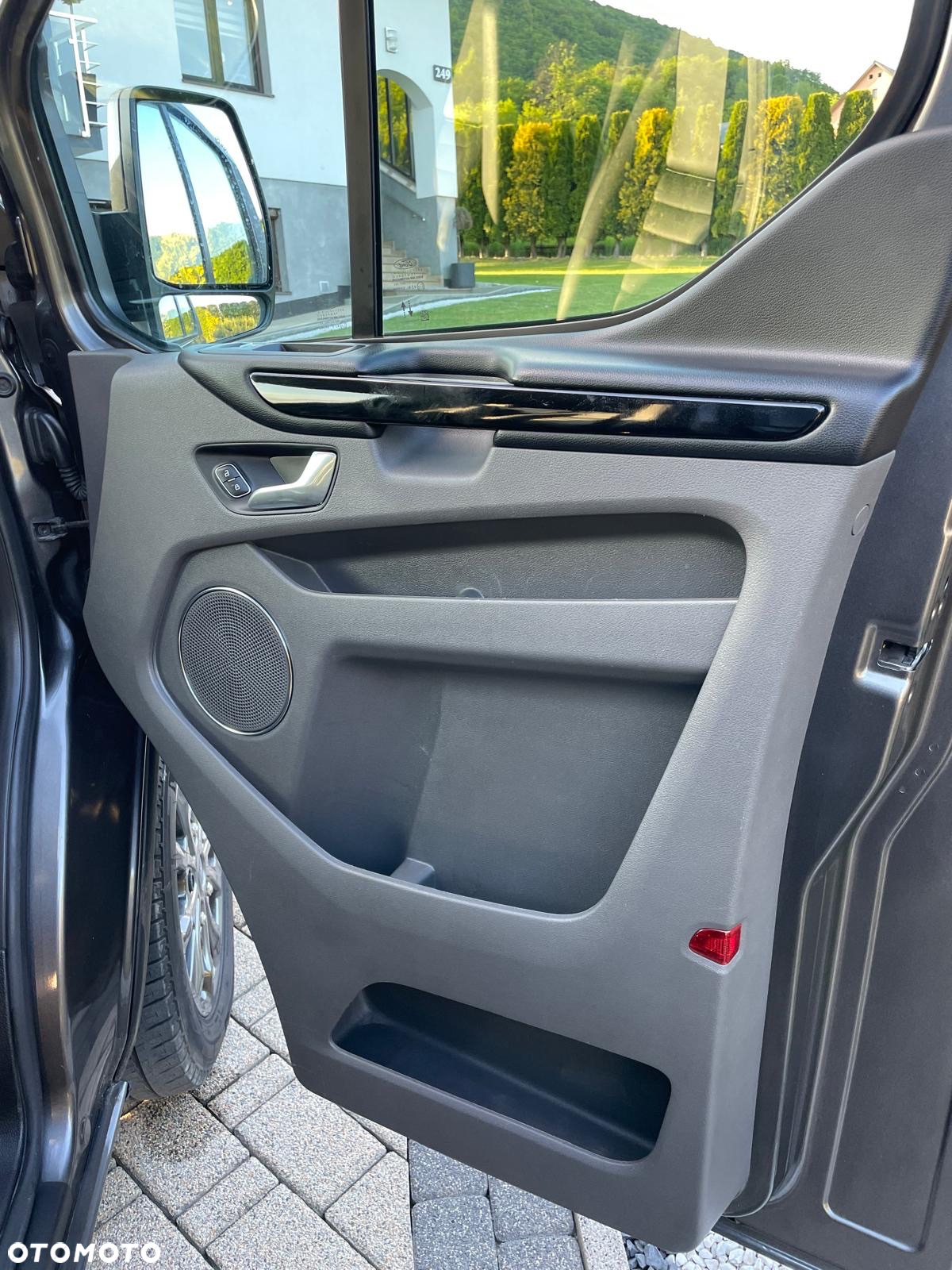 Ford Tourneo Custom 320 L2H1 VA Autm Titanium X - 16