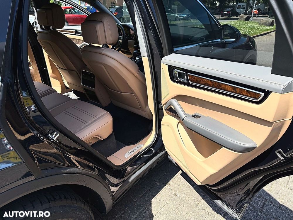 Porsche Cayenne Standard - 2