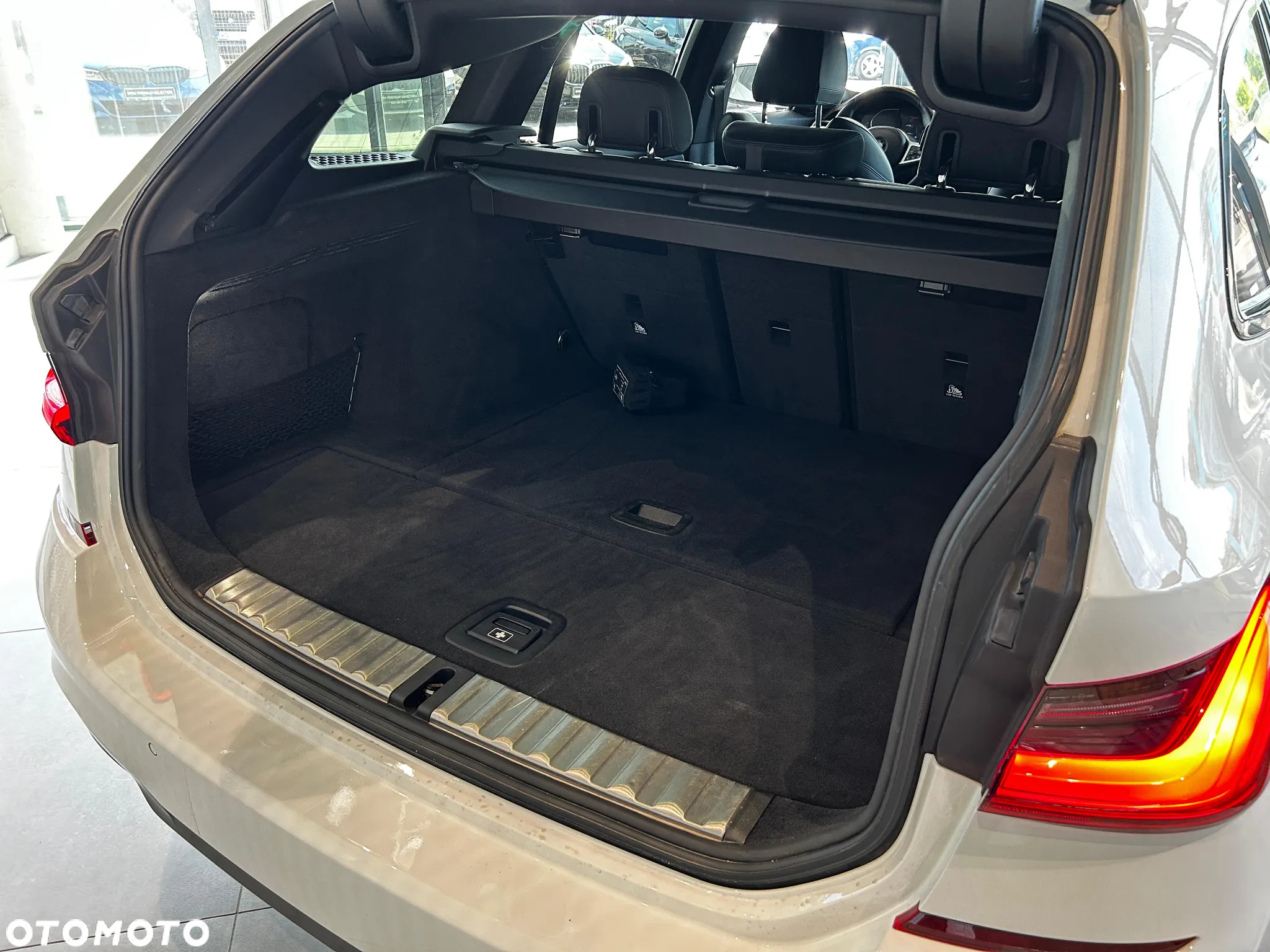 BMW Seria 3 318d M Sport Shadow - 24