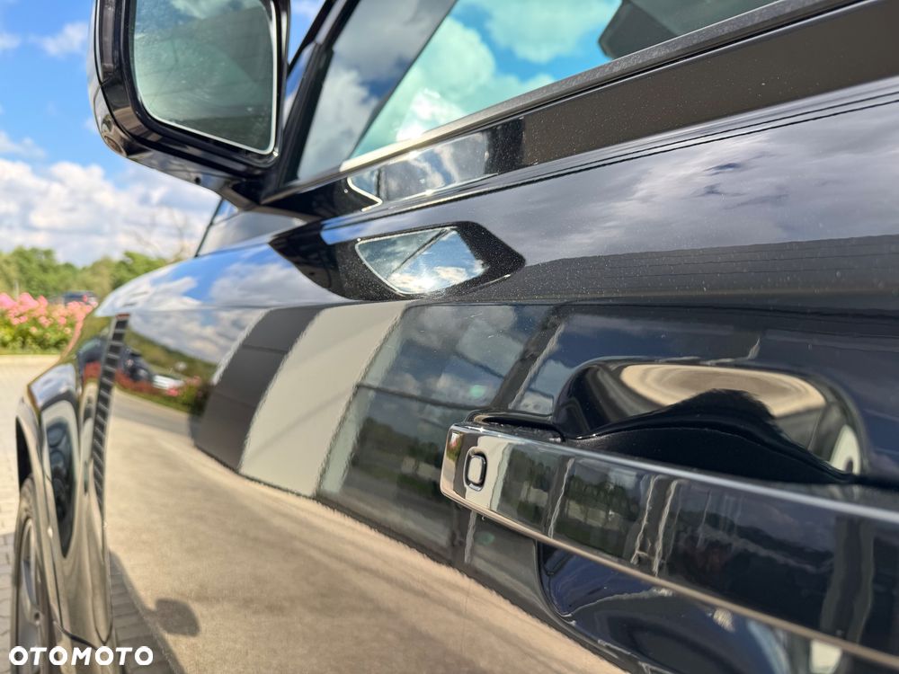 Land Rover Defender 110 D200 X-Dynamic SE - 8
