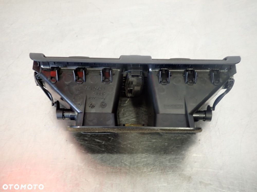 KRATKA NAWIEWU ŚRODKOWA BMW E87 - 4