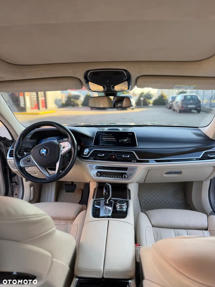 BMW Seria 7 740Li Edition Exclusive - 26