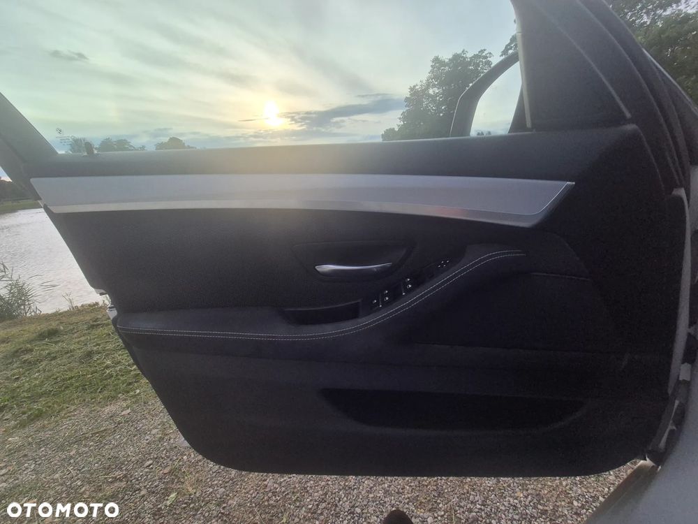 BMW Seria 5 530d xDrive - 15
