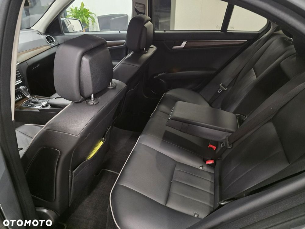 Mercedes-Benz Klasa C 180 BlueEFFICIENCY 7G-TRONIC Elegance - 14