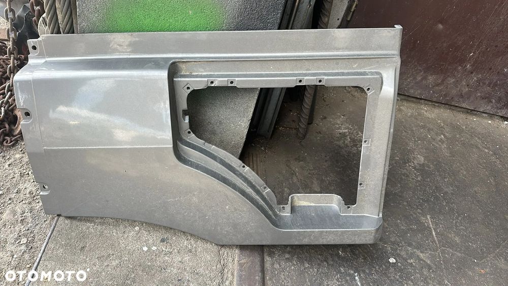 MERCEDES AXOR OBUDOWA SKRZYNKI NARZĘDZIOWEJ LEWA - 1