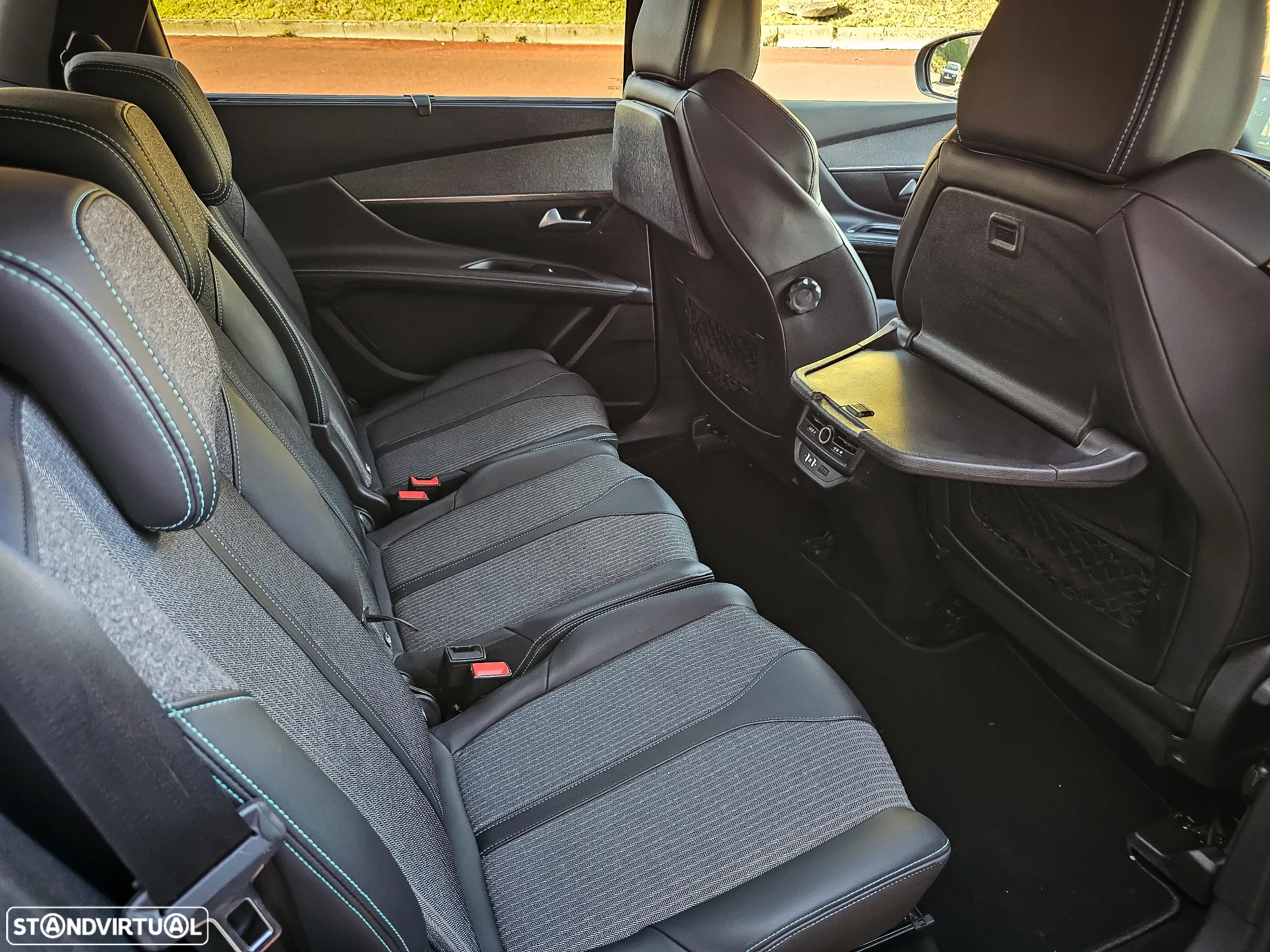 Peugeot 5008 1.5 BlueHDi Allure Pack EAT8 - 33