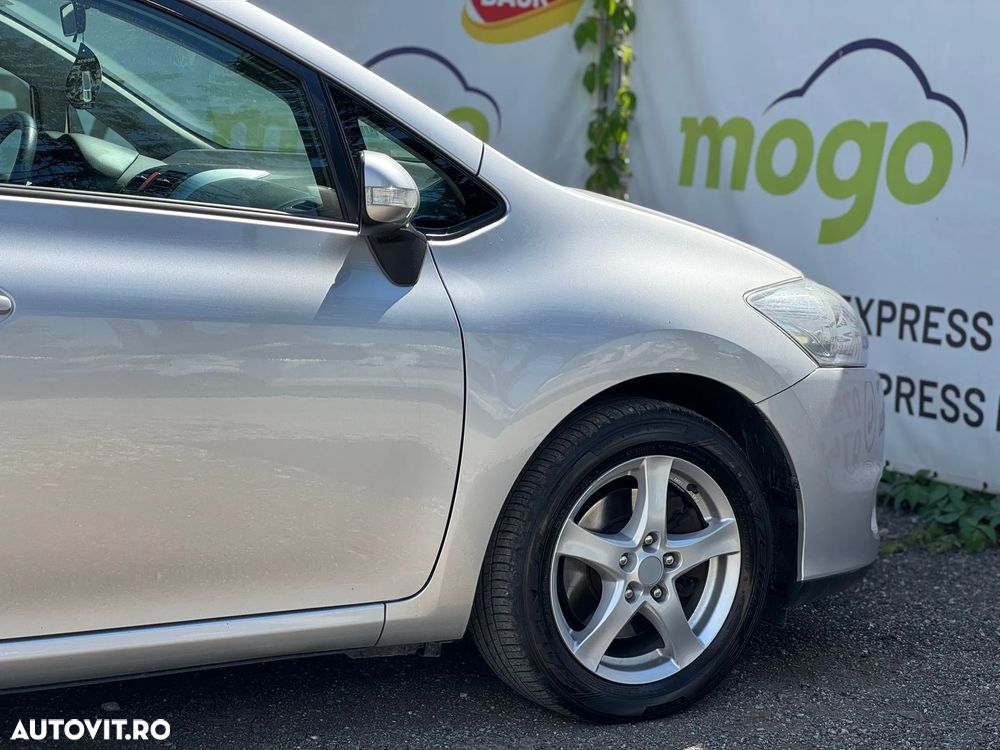 Toyota Auris 2.0 D-4D DPF Sol - 19