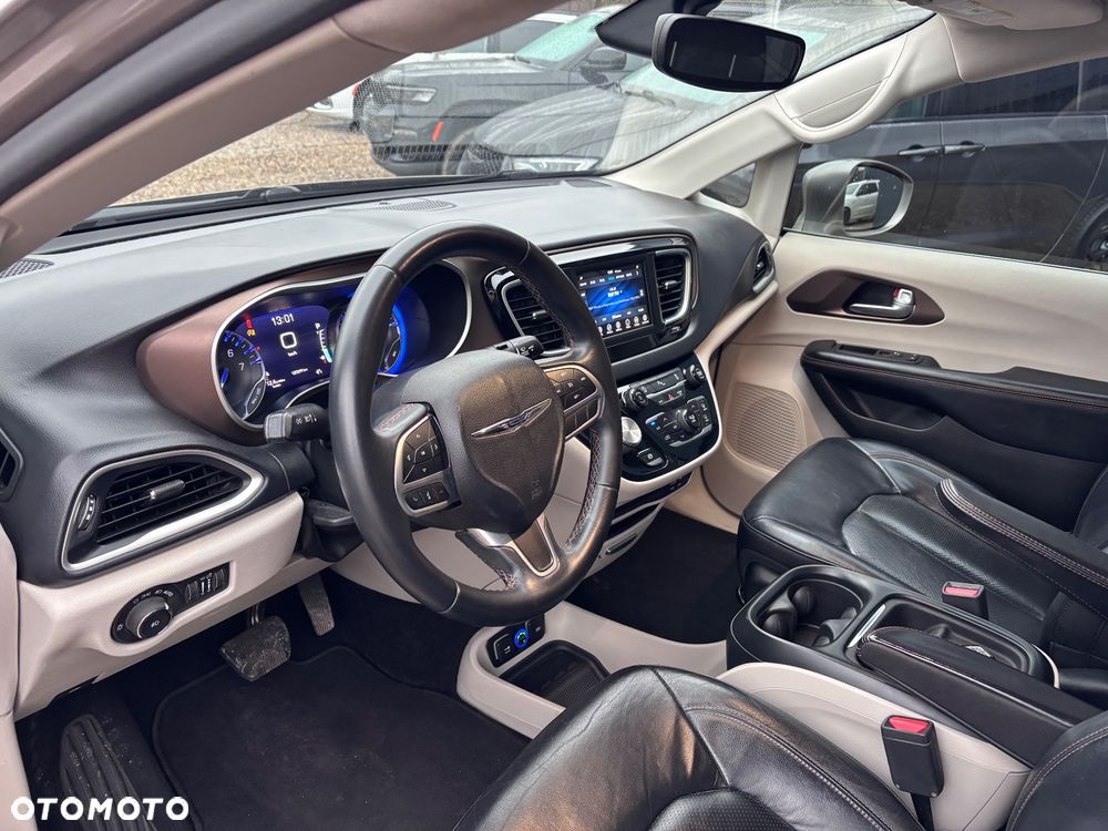 Chrysler Pacifica - 16