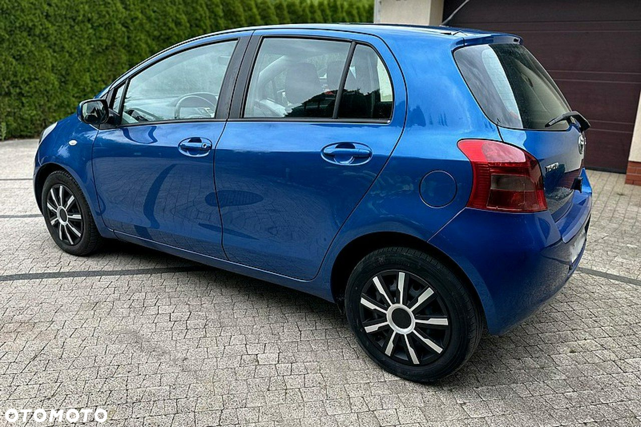 Toyota Yaris - 10