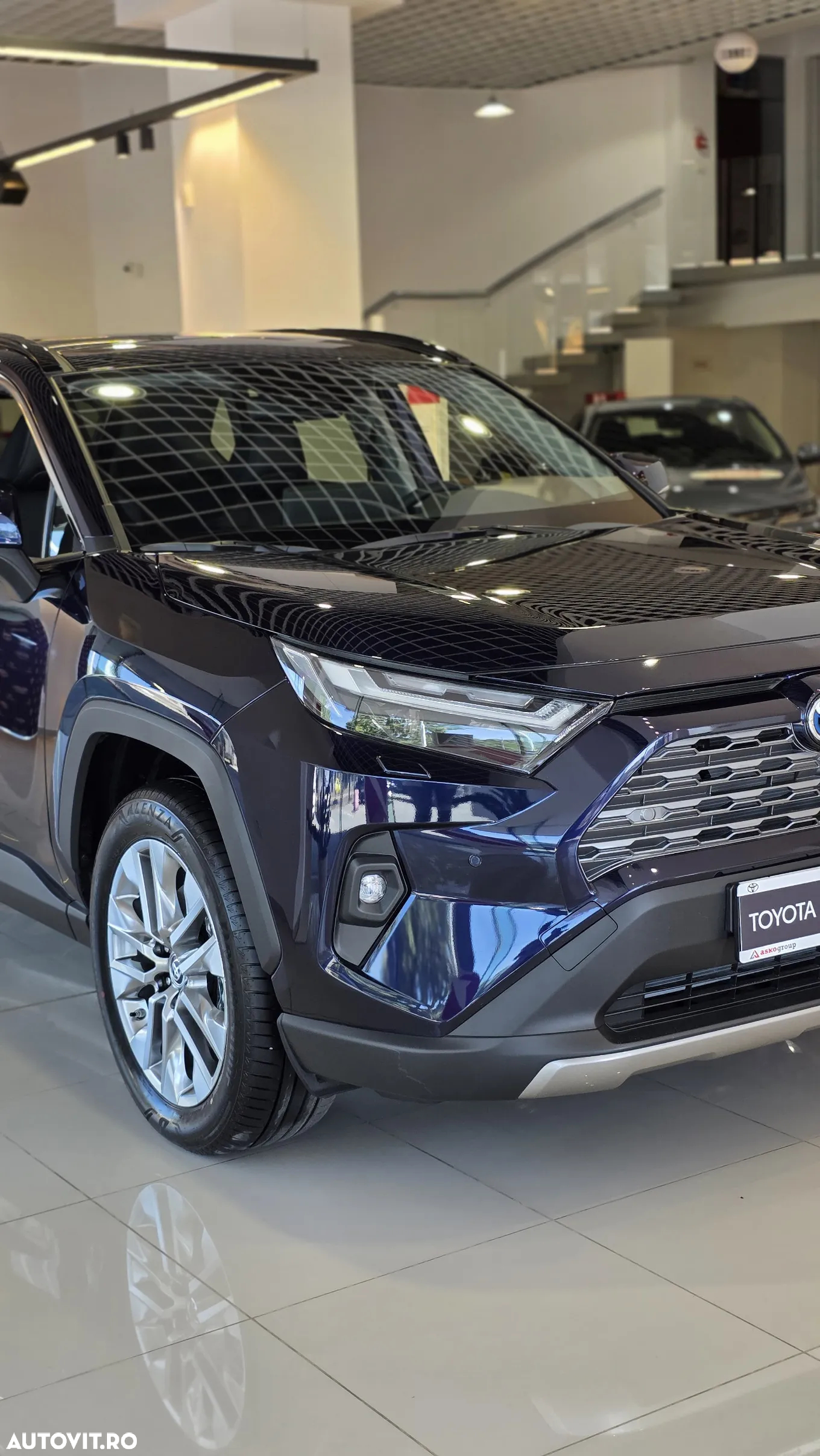 Toyota RAV4 2.5 Hybrid VVT-iE 4x4 Luxury Premium - 2