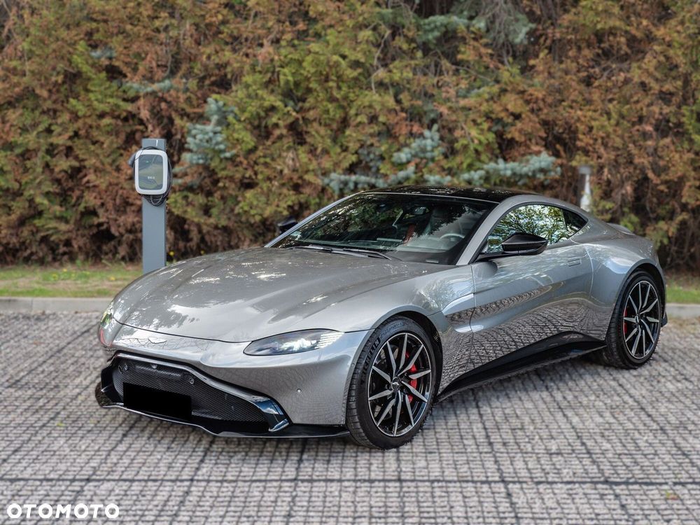 Aston Martin V8 Vantage - 1
