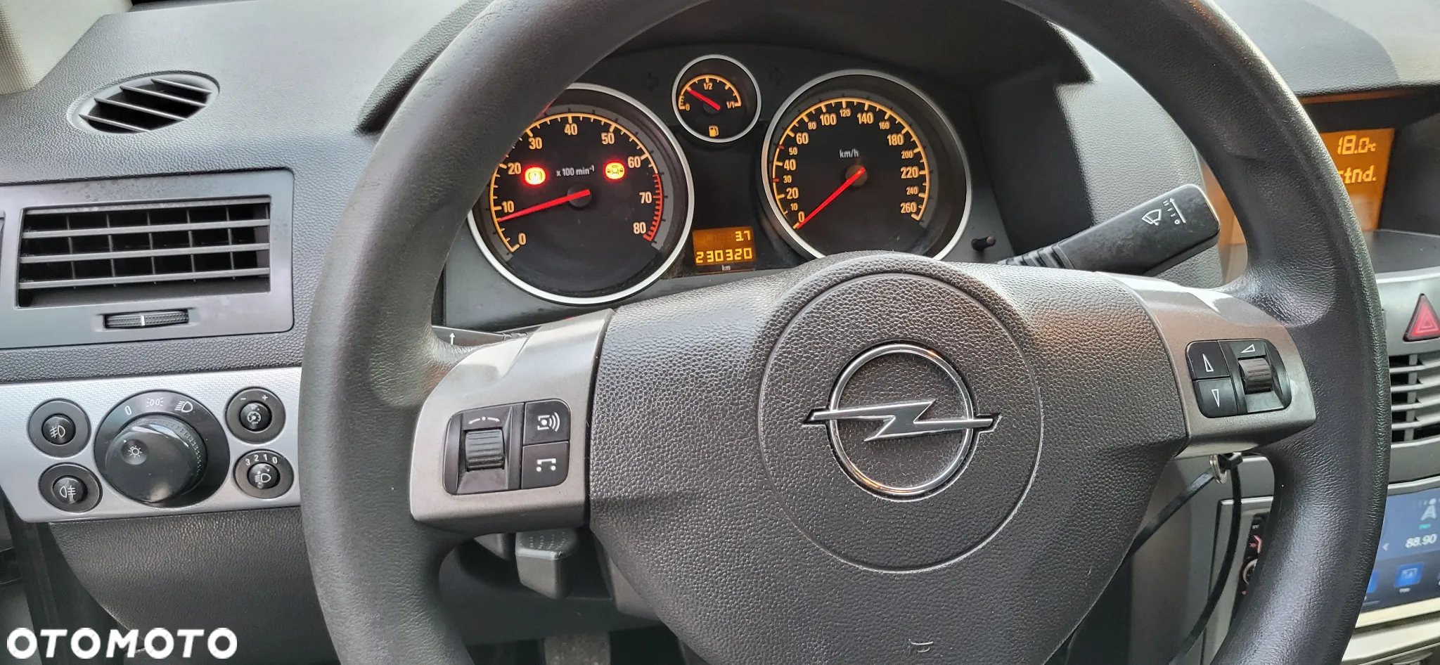 Opel Astra GTC 1.6 - 12