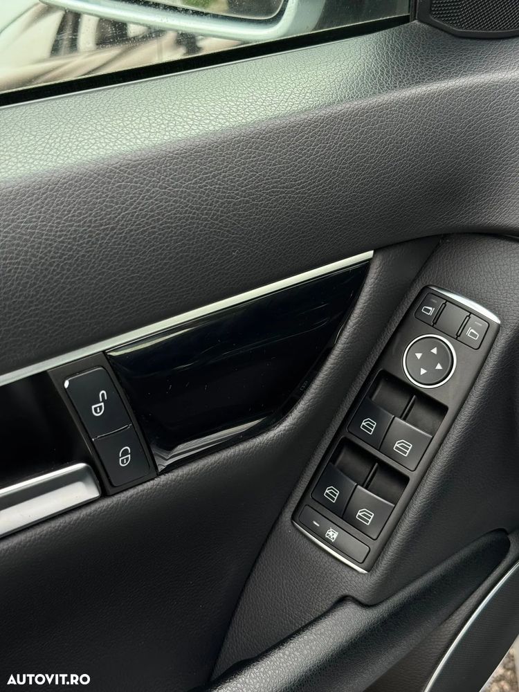 Mercedes-Benz C 180 T CGI BlueEFFICIENCY - 34