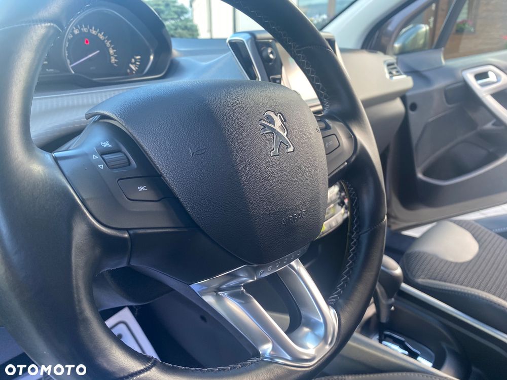 Peugeot 2008 PureTech 110 GPF Stop&Start EAT6 Allure - 23