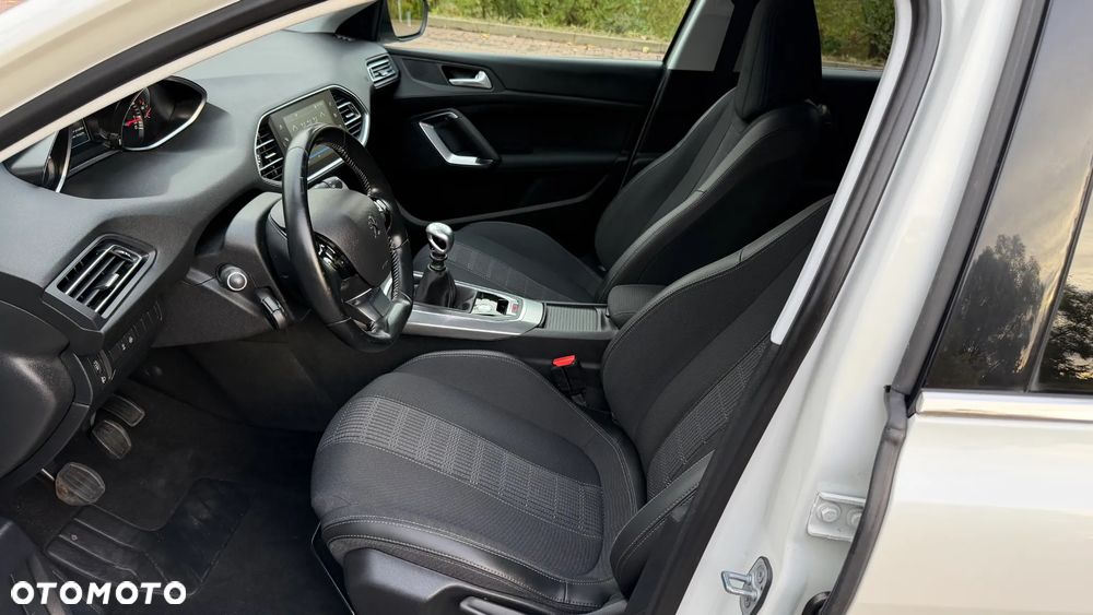 Peugeot 308 1.2 PureTech GPF Allure Pack S&S - 24