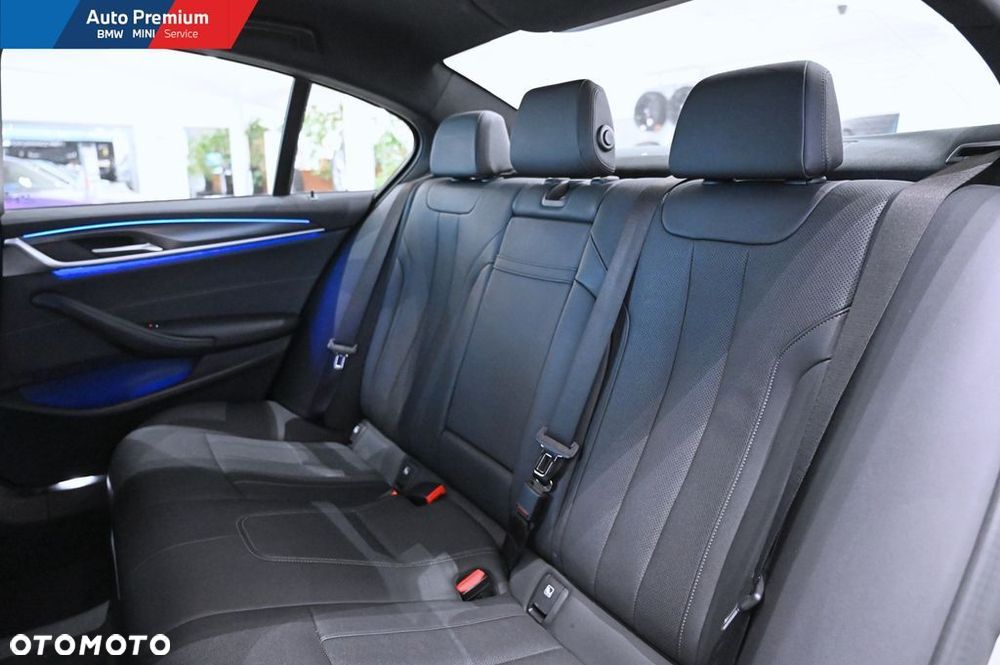 BMW Seria 5 520i mHEV - 17