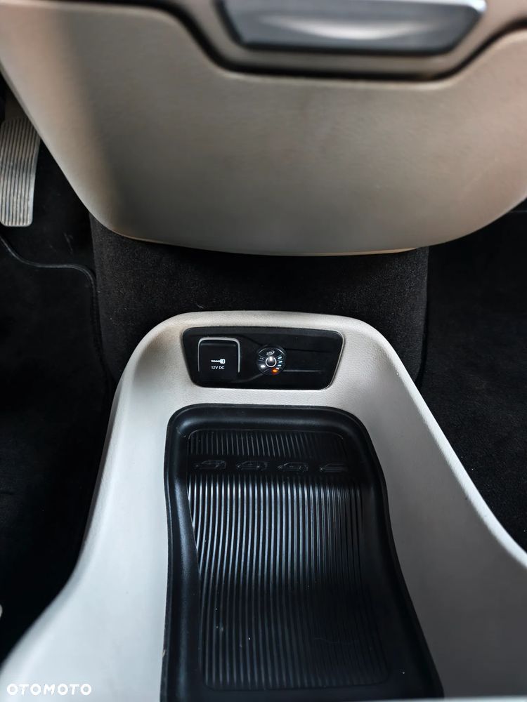 Chrysler Pacifica - 7