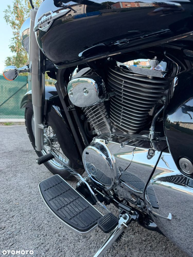 Suzuki Intruder - 13
