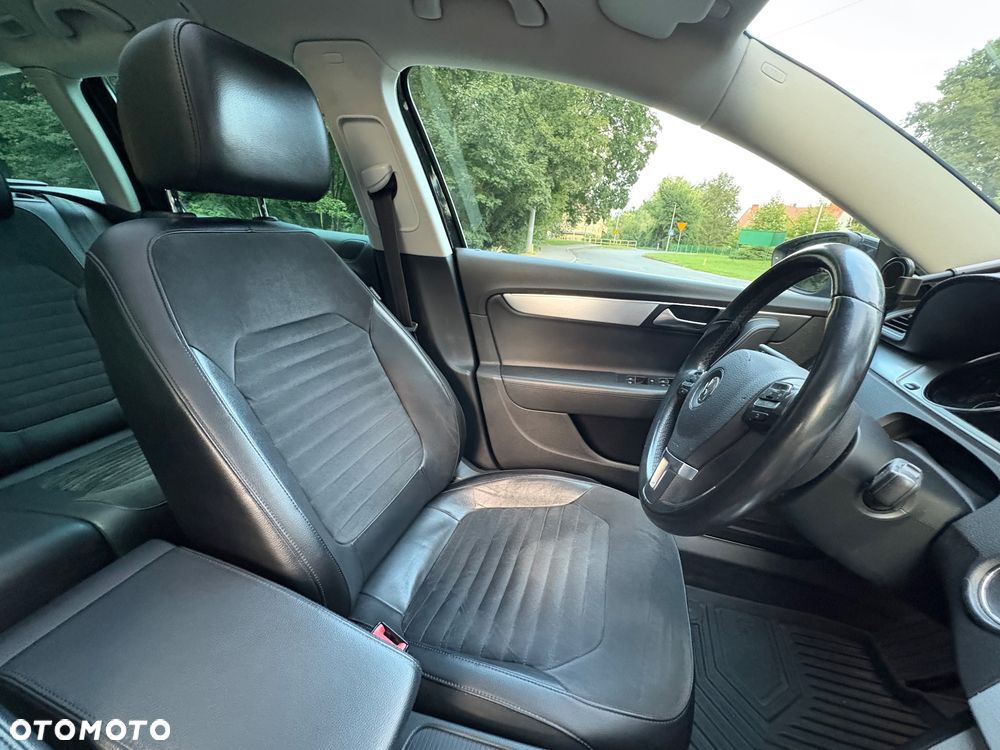 Volkswagen Passat 2.0 TDI DSG BlueMotion Technology R-Line - 5