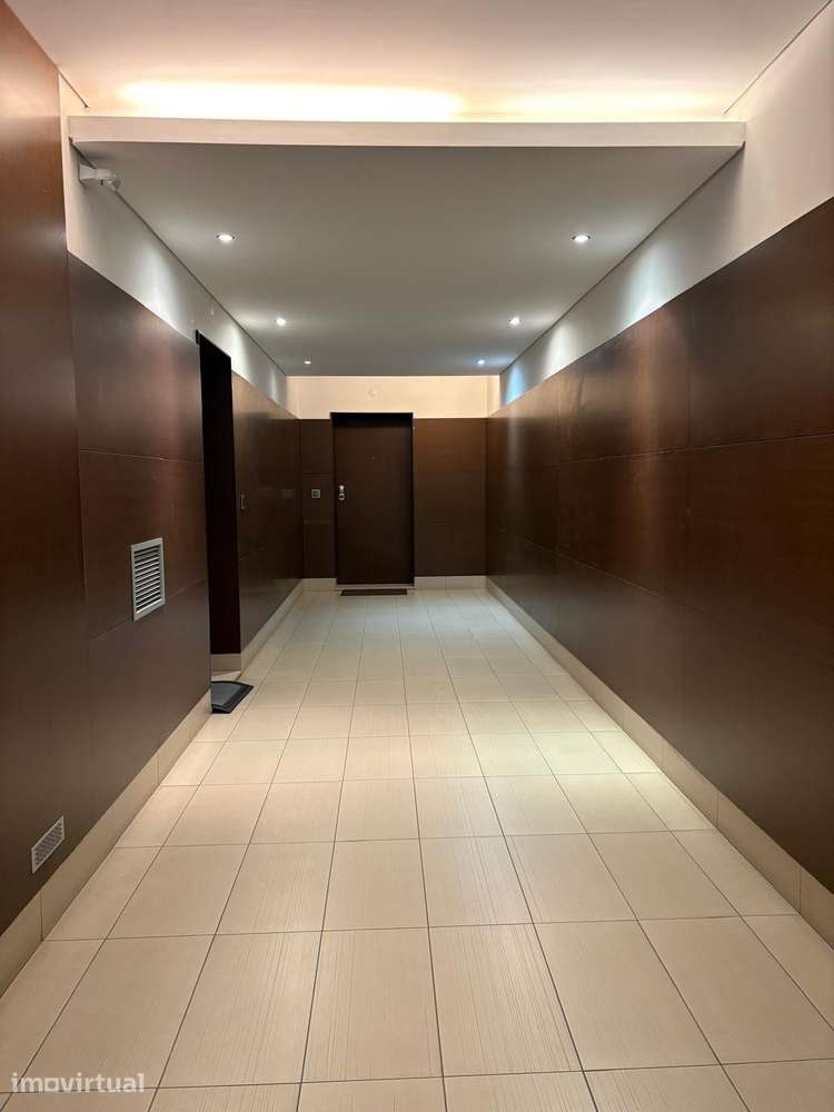 Apartamento T3 (recuado) com 56m2 de terraço, no centro da Trofa - Grande imagem: 2/26