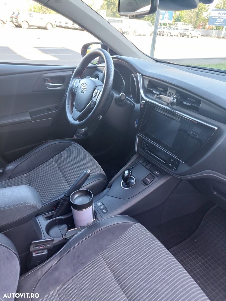 Toyota Auris 1.8 L VVT-i HSD Sol + - 10