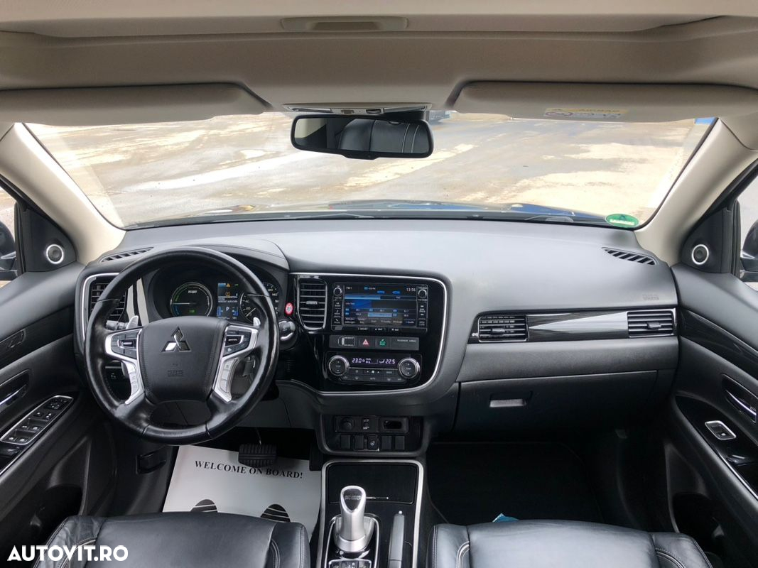 Mitsubishi Outlander 2.0 4WD Plug-In Hybrid - 8