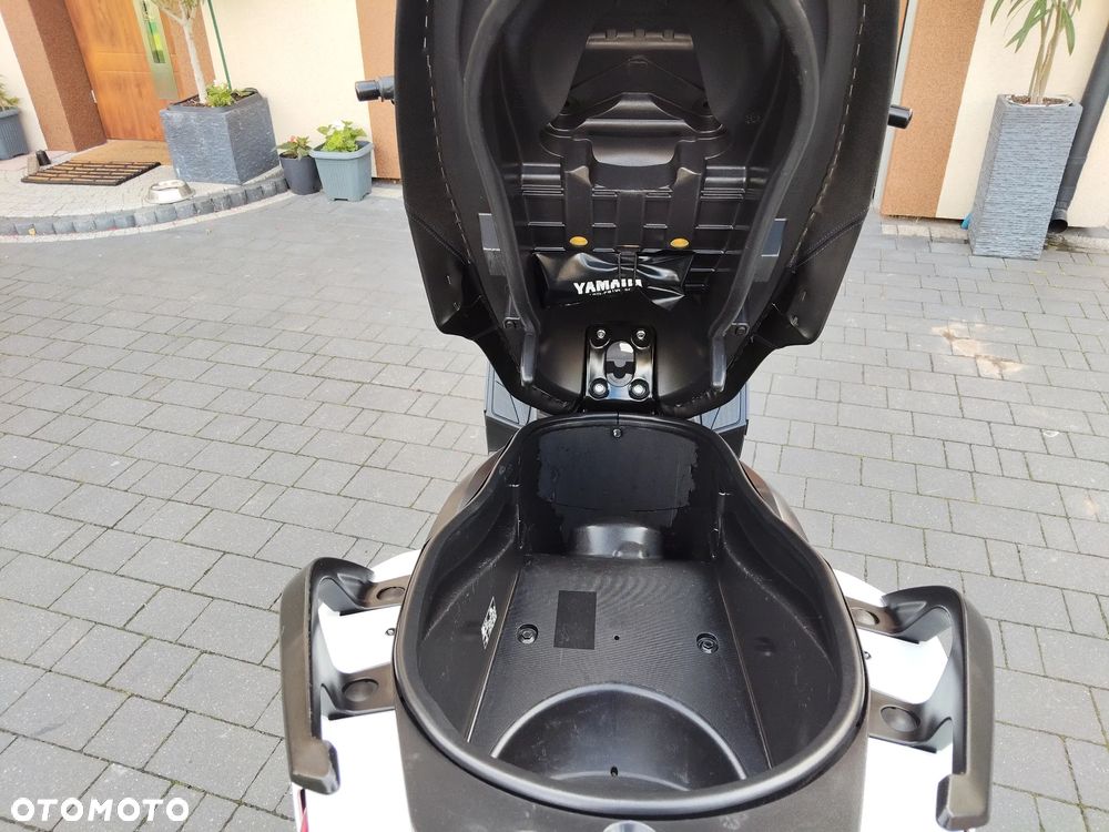 Yamaha X-max - 17