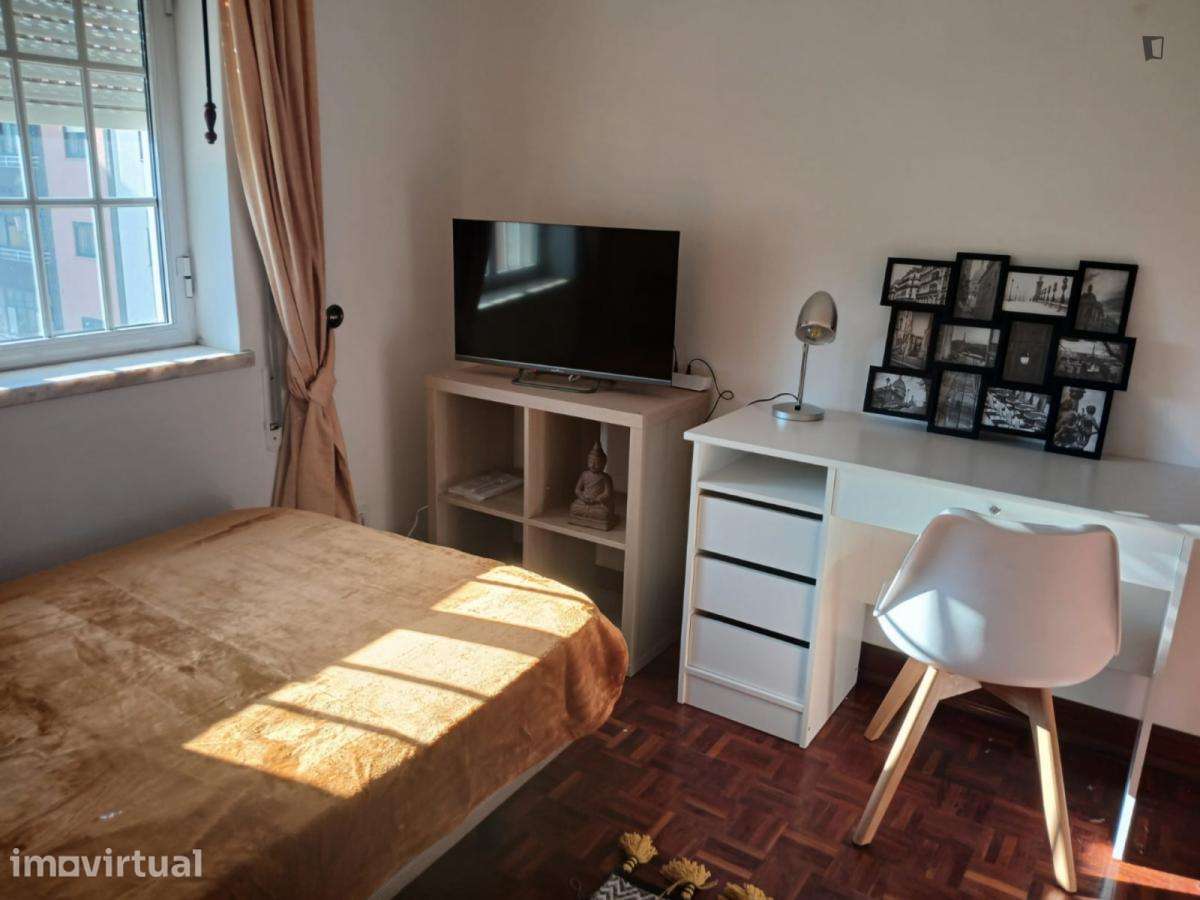 Quarto - localizado em Casal do Bispo Coimbra - Grande imagem: 5/11