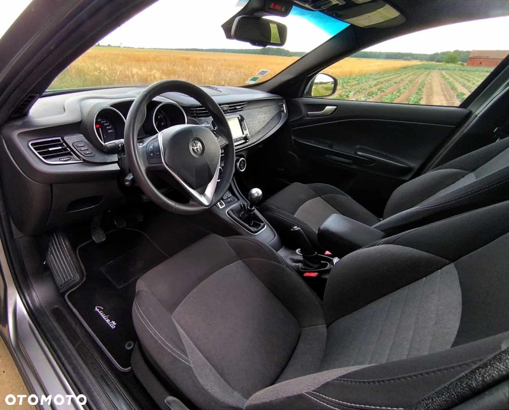 Alfa Romeo Giulietta 2.0 JTDM Distinctive - 10